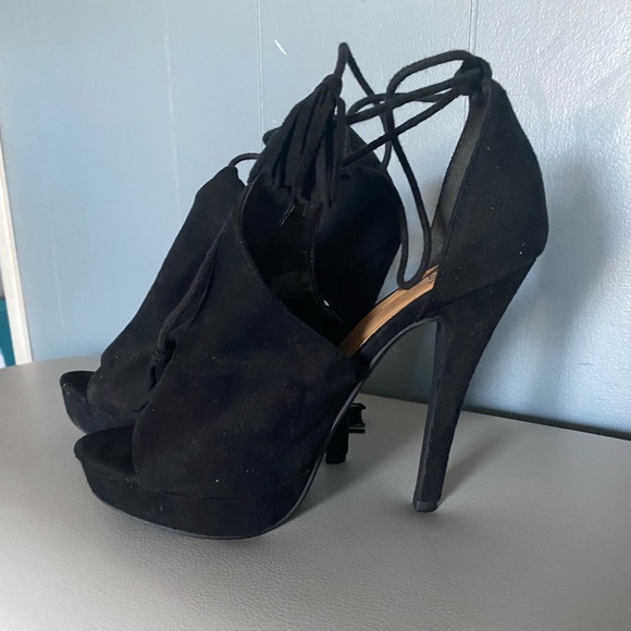 Sz 7 Delicious platform tie heels - Picture 2 of 2